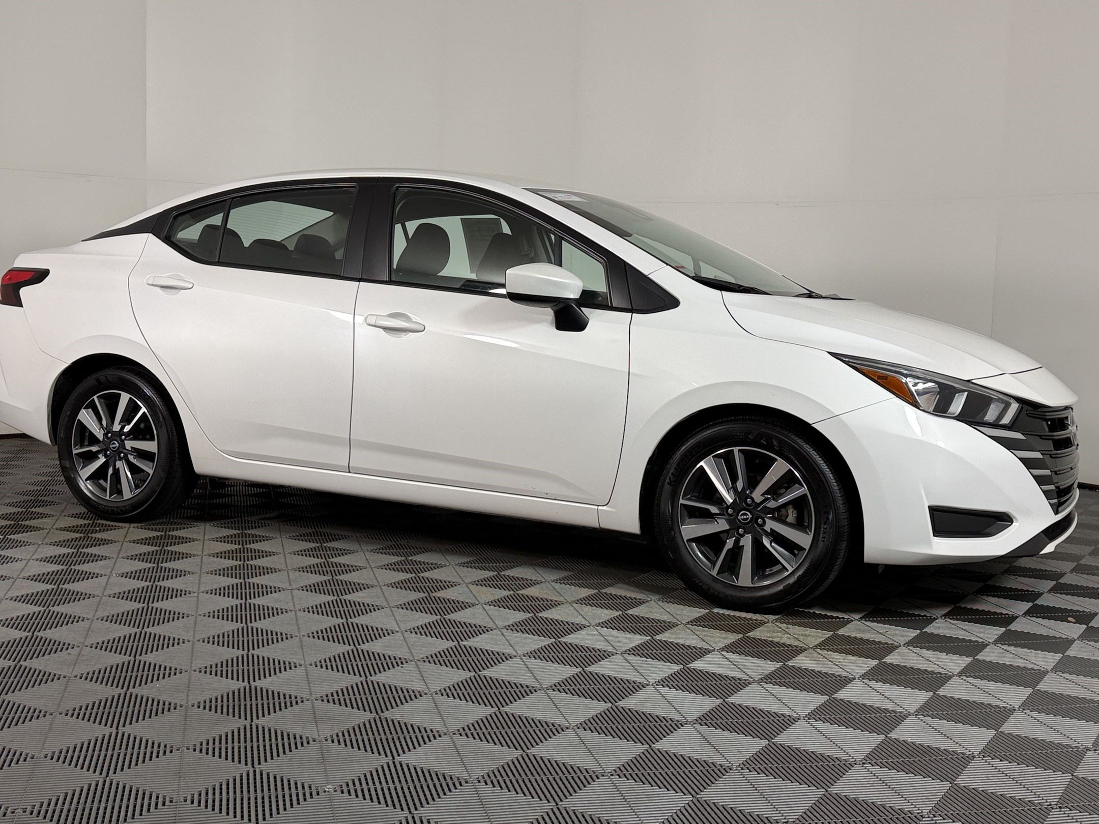 Used 2024 Nissan Versa SV FWD image 6