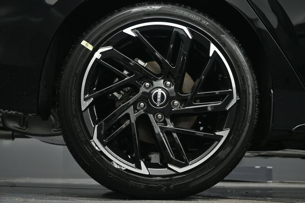 New 2026 Nissan Sentra SR w/ SR Premium Package FWD image 12