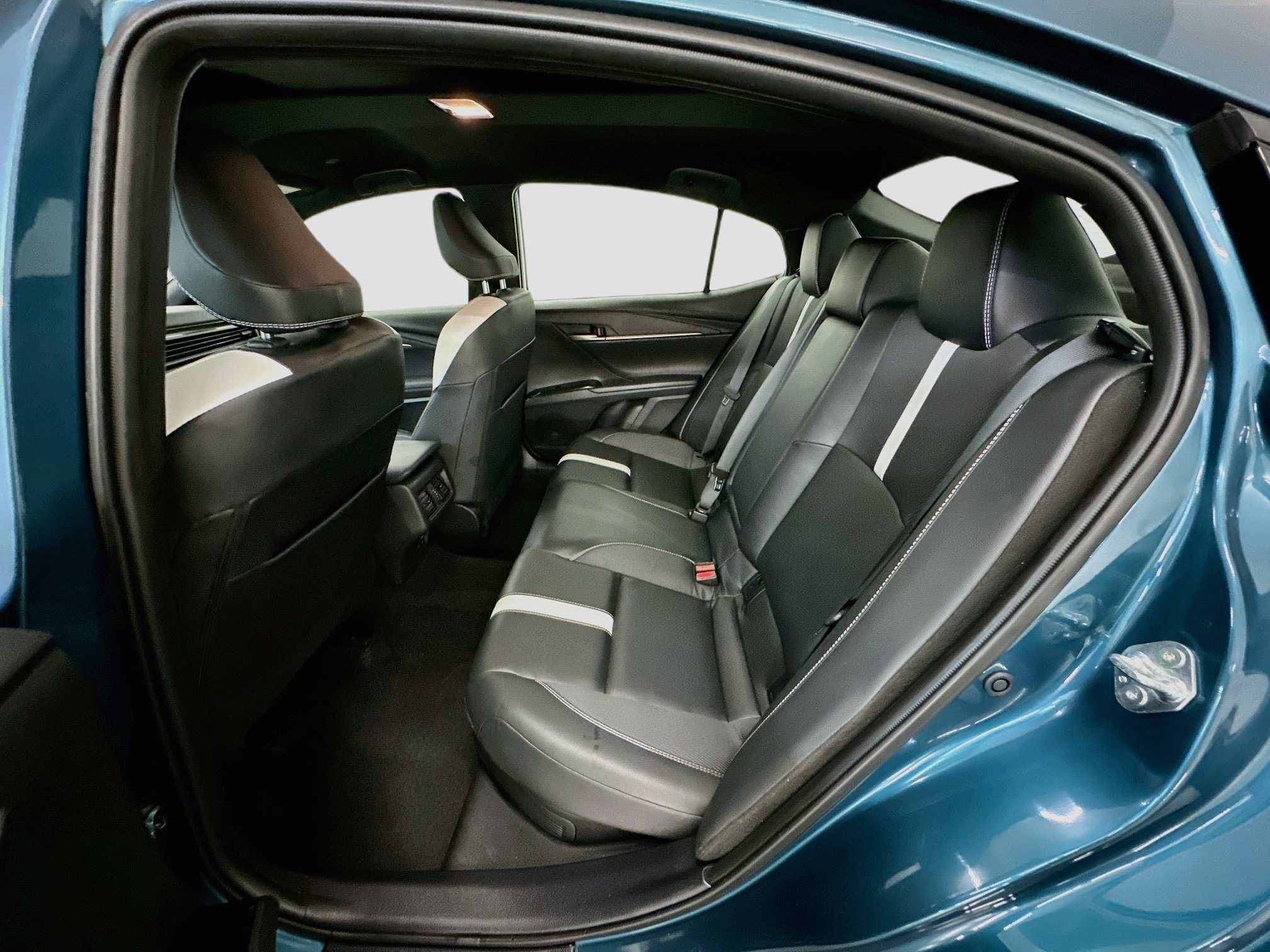 Used 2025 Toyota Camry SE FWD image 29