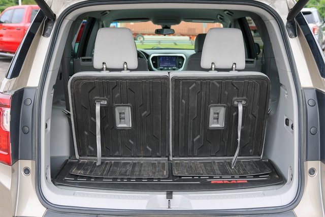 Used 2023 GMC Acadia SLE w/ Driver Convenience Package image 9