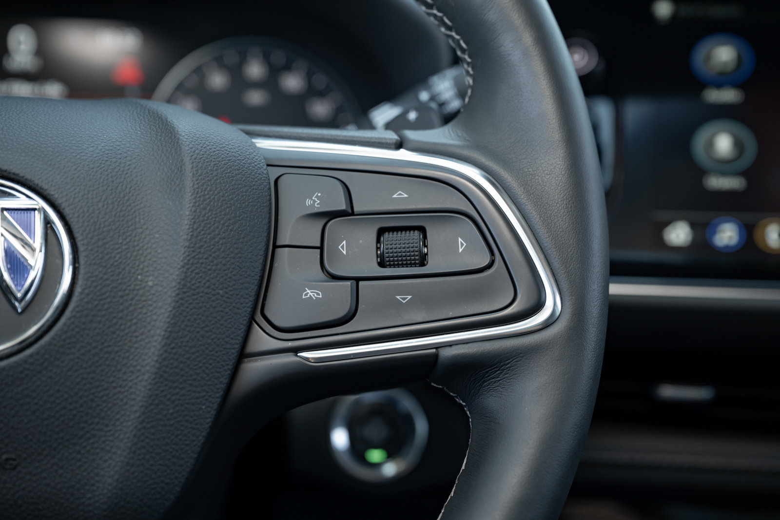 Used 2023 Buick Envision Avenir image 28