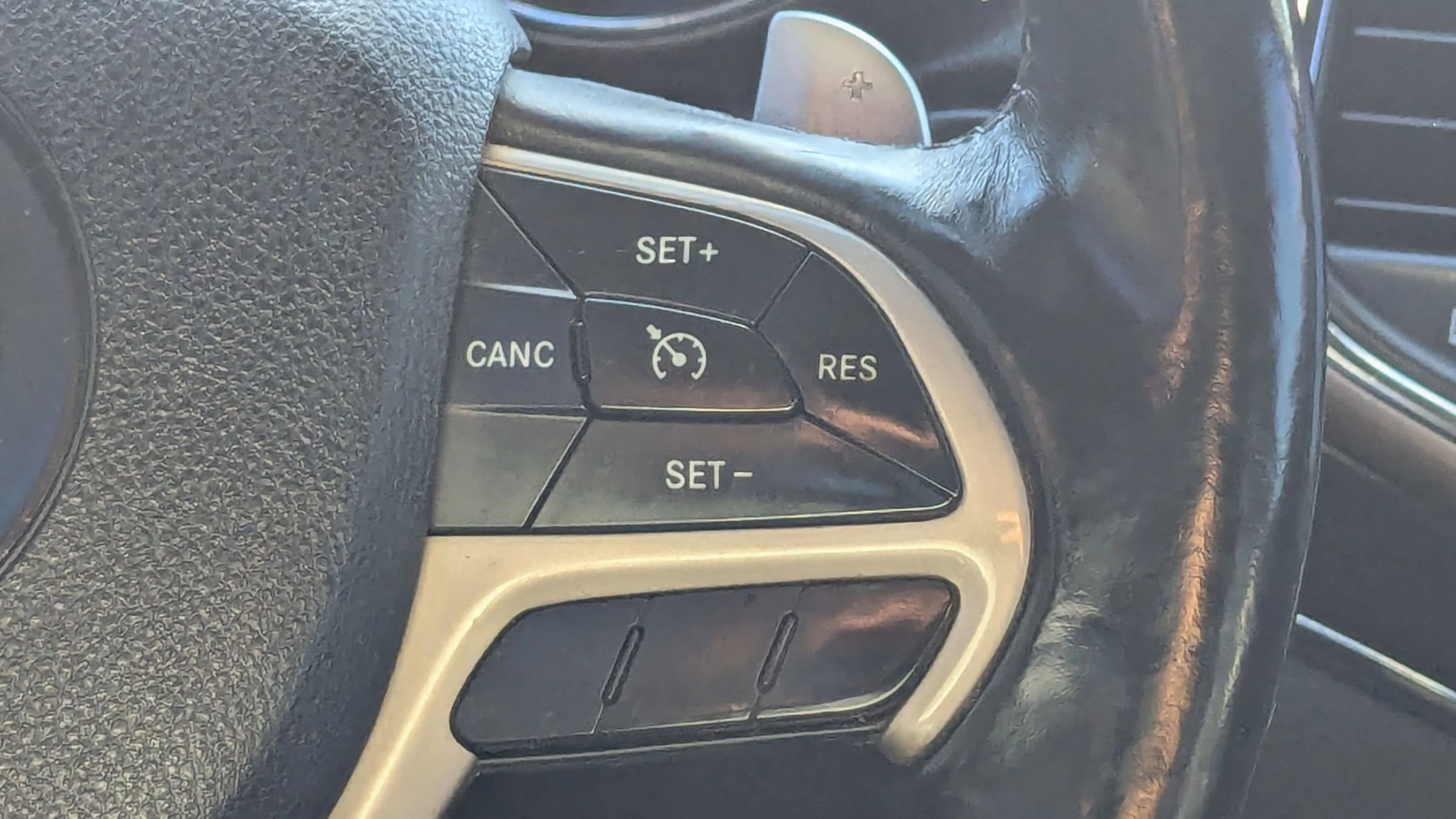 Used 2014 Jeep Grand Cherokee Limited AWD/4WD image 25
