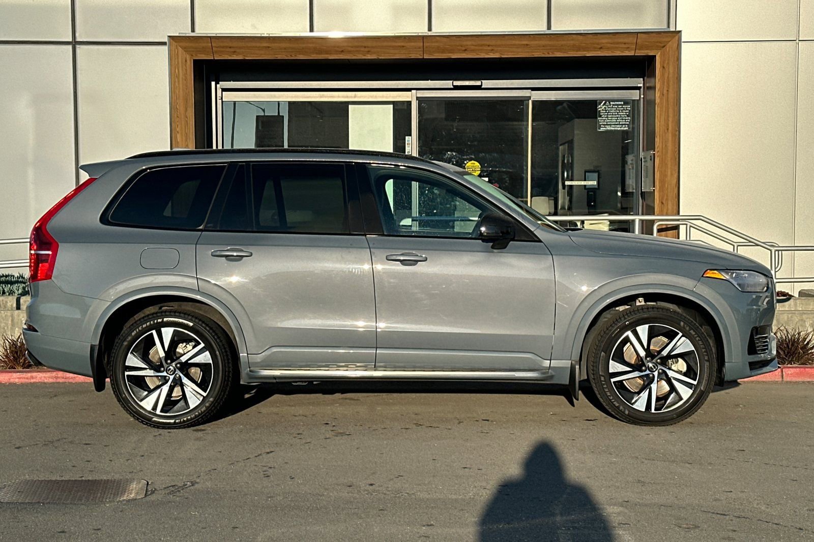 Used 2022 Volvo XC90 T8 R-Design image 8