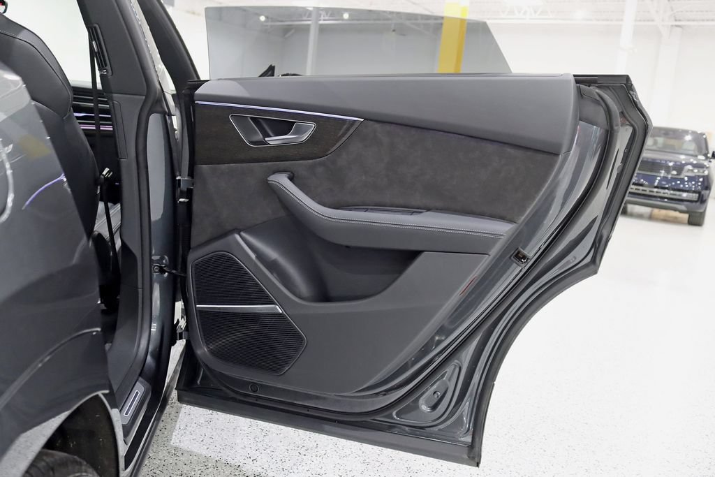 Used 2022 Audi SQ8 Prestige AWD/4WD image 39