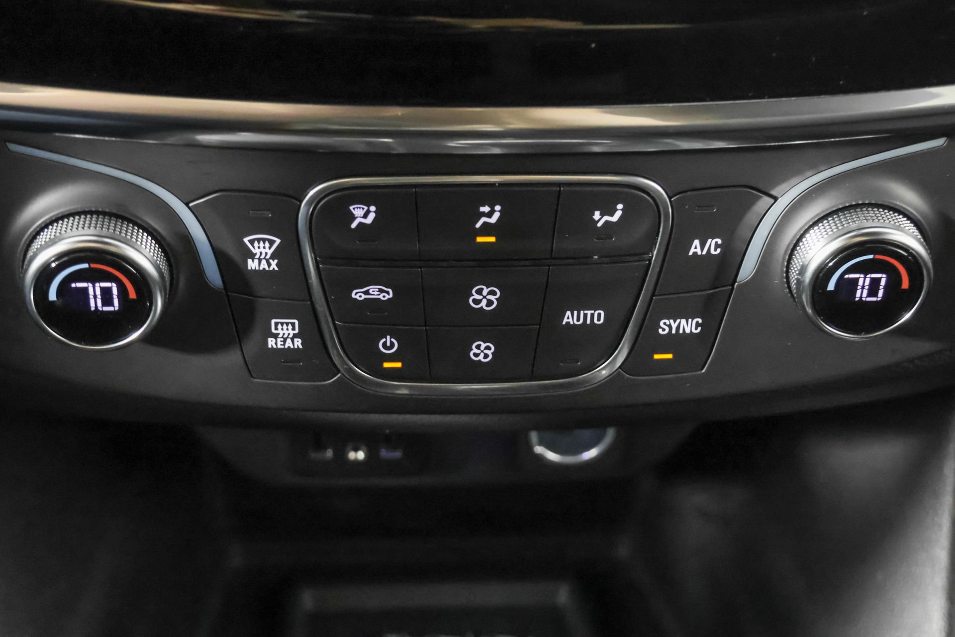 Used 2023 Chevrolet Traverse LT FWD image 29