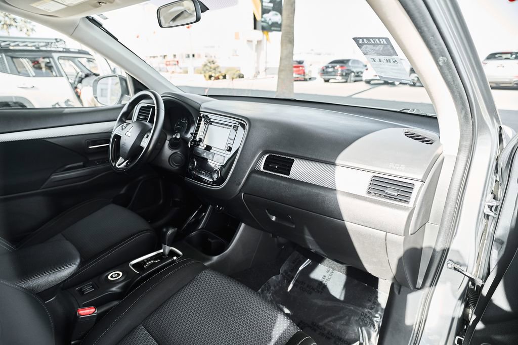 Used 2016 Mitsubishi Outlander SE AWD/4WD image 20