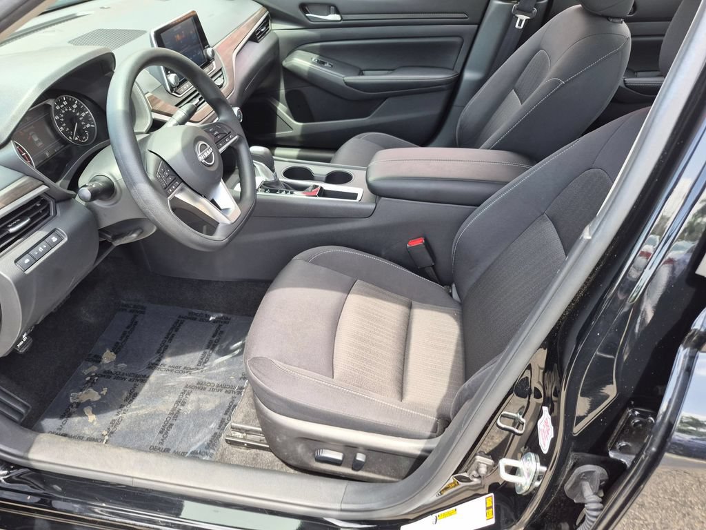Used 2025 Nissan Altima 2.5 SV FWD image 21