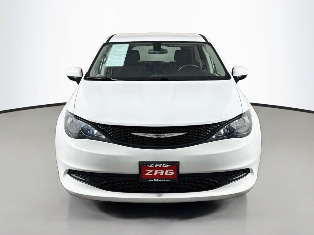Used 2021 Chrysler Voyager LX w/ Cold Weather Group FWD image 8