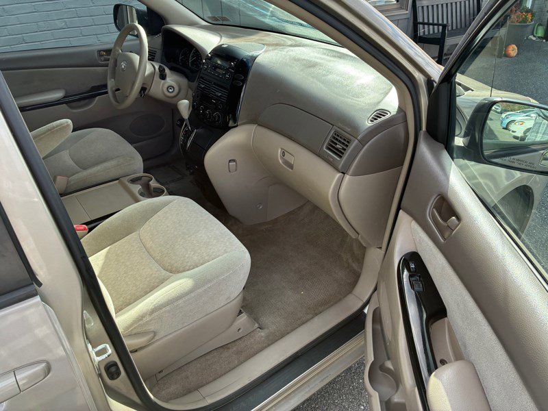 Used 2005 Toyota Sienna CE image 18