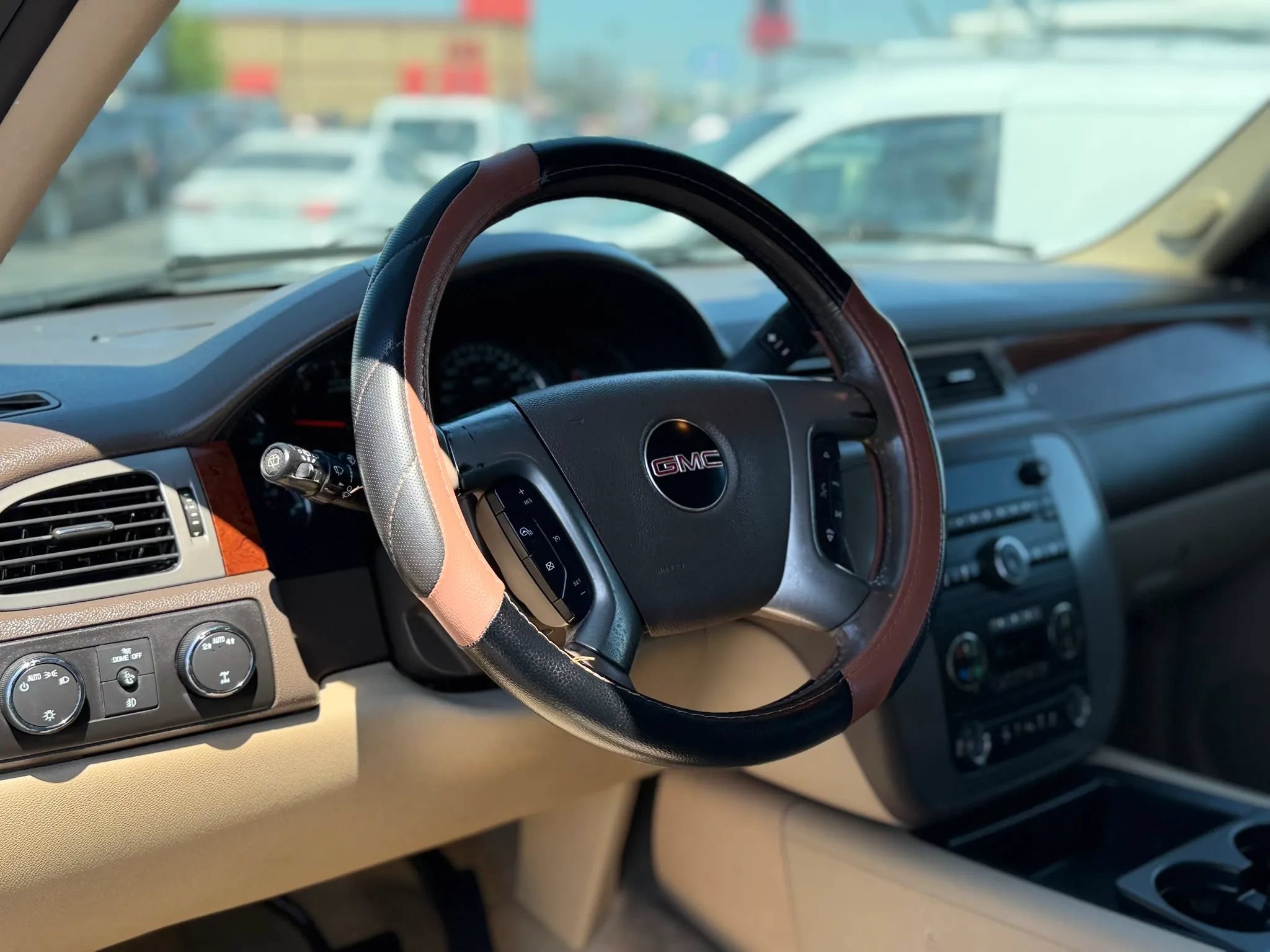 Used 2012 GMC Yukon SLT AWD/4WD image 32