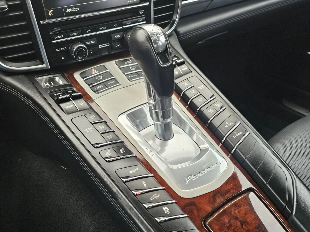 Used 2014 Porsche Panamera S image 30