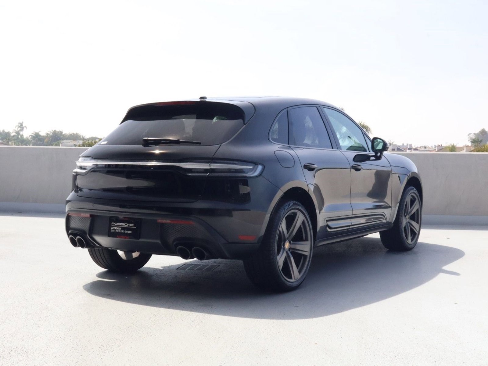 Certified 2025 Porsche Macan image 9