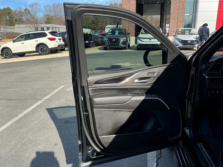 Used 2023 Cadillac Escalade ESV Sport image 11