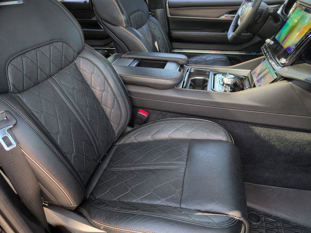 Certified 2023 Jeep Grand Wagoneer Series III w/ Rear Seat Video Group 1 AWD/4WD image 25