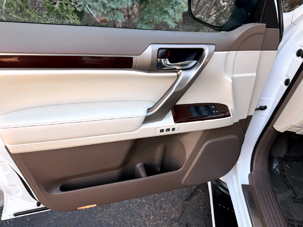 Used 2018 Lexus GX 460 Luxury AWD/4WD image 16