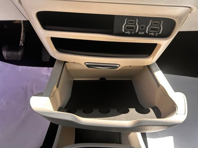 Used 2023 Chrysler Pacifica Touring-L FWD image 28
