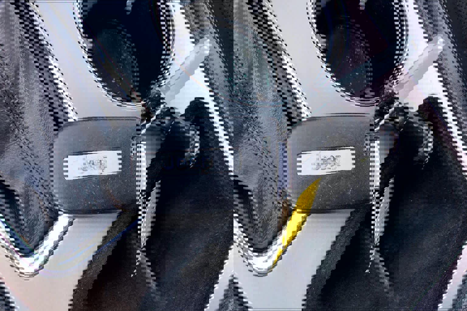 Used 2021 Jeep Grand Cherokee Laredo X image 13