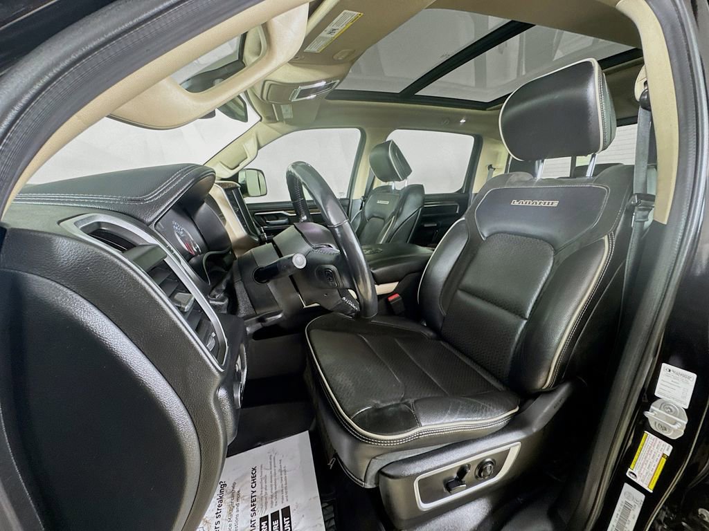 Used 2019 RAM 1500 Laramie AWD/4WD image 12