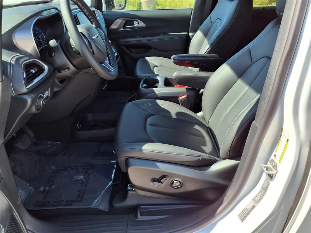New 2026 Chrysler Pacifica Select image 25