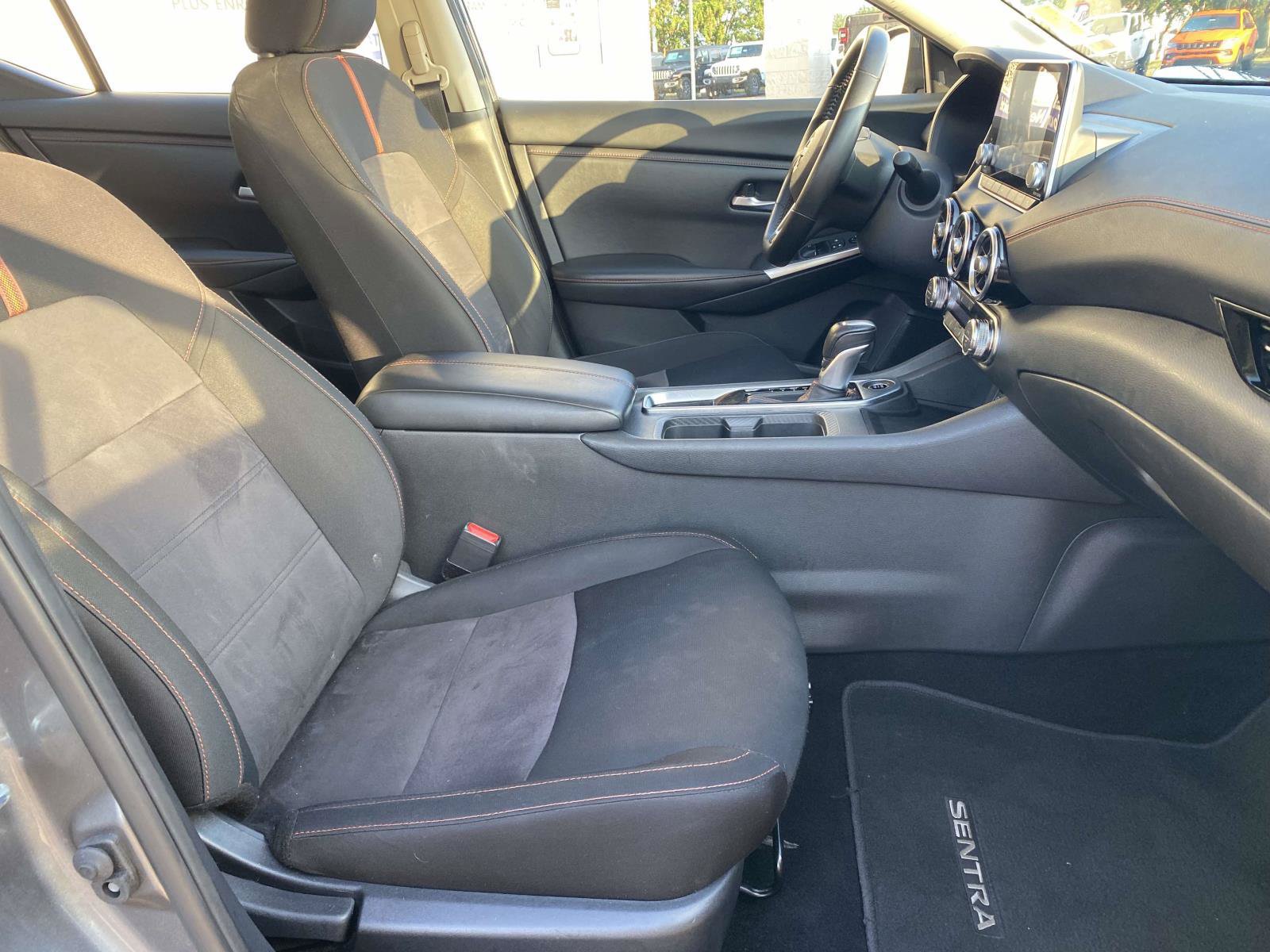 Used 2025 Nissan Sentra SR FWD image 13