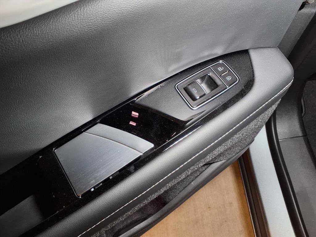 Used 2026 Cadillac Optiq Luxury 2 image 14