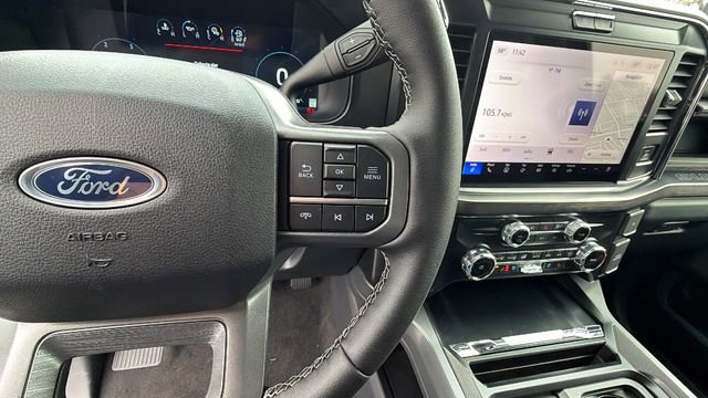 New 2026 Ford F250 Lariat w/ Black Appearance Package image 31