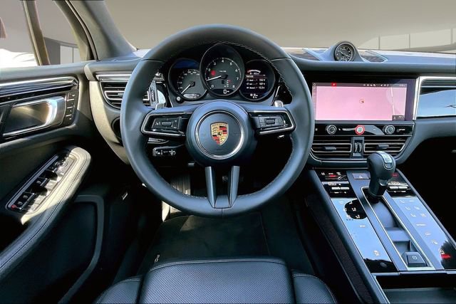 Used 2026 Porsche Macan AWD/4WD image 8
