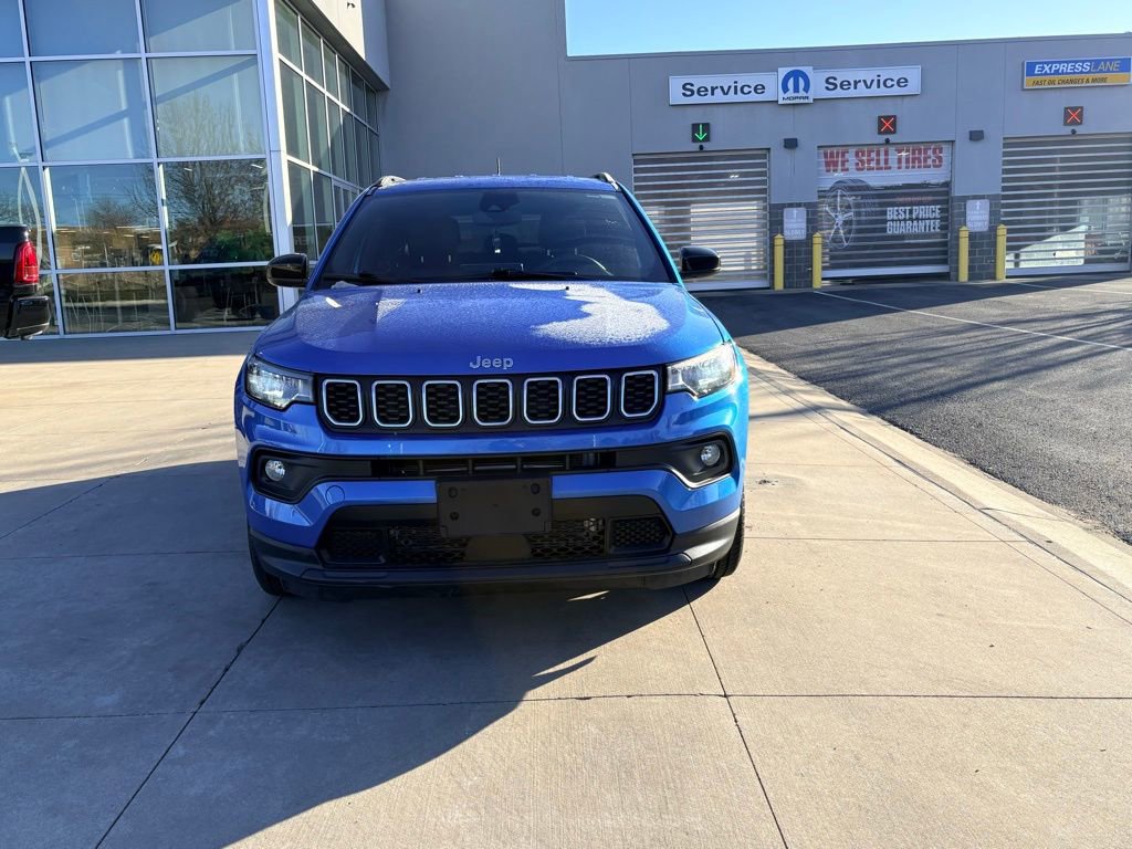 Used 2024 Jeep Compass Latitude image 2