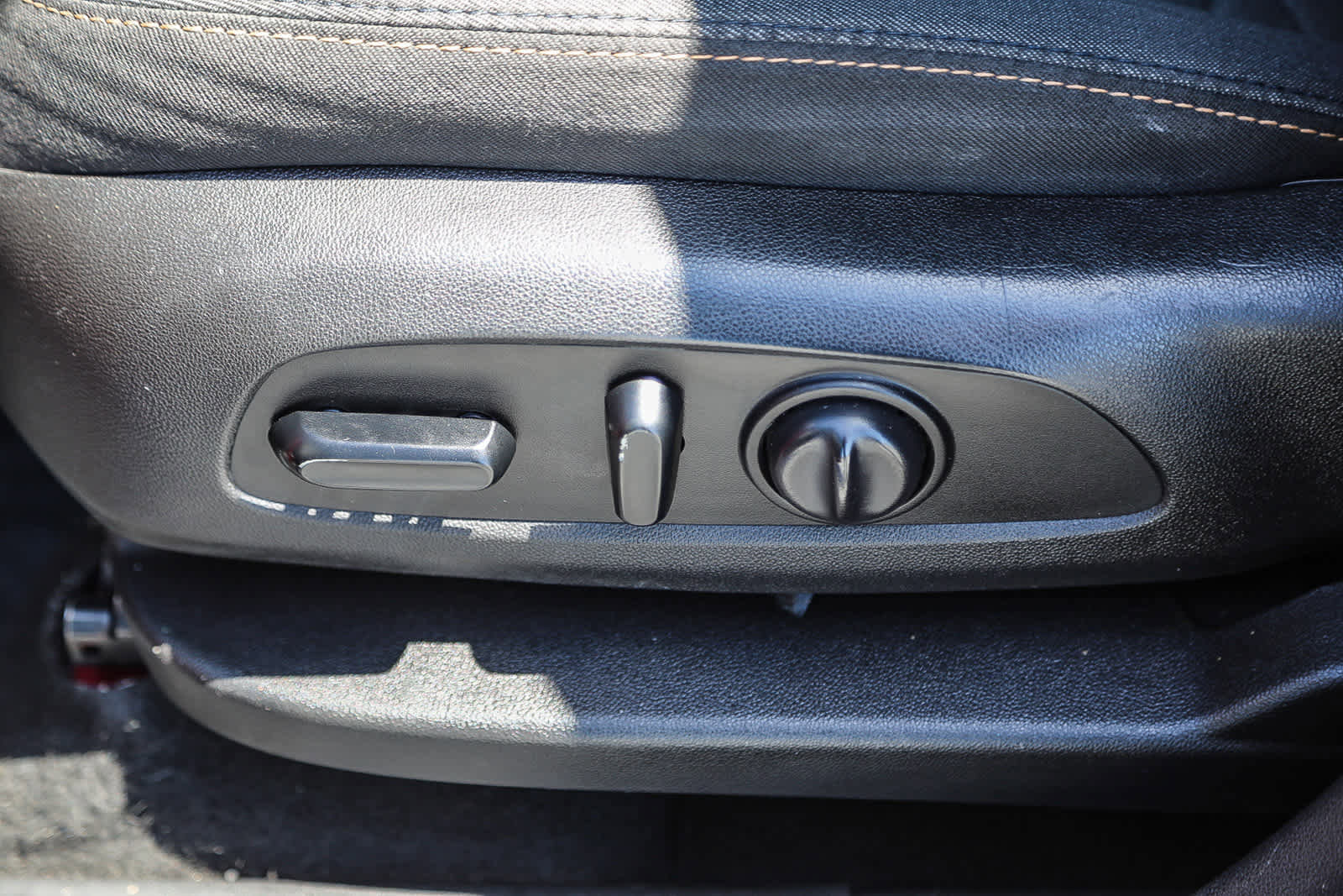 Used 2018 Chevrolet Equinox LT FWD image 19