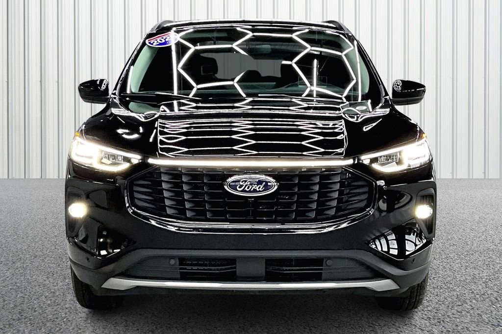 Used 2025 Ford Escape SE w/ PHEV Premium Package image 2