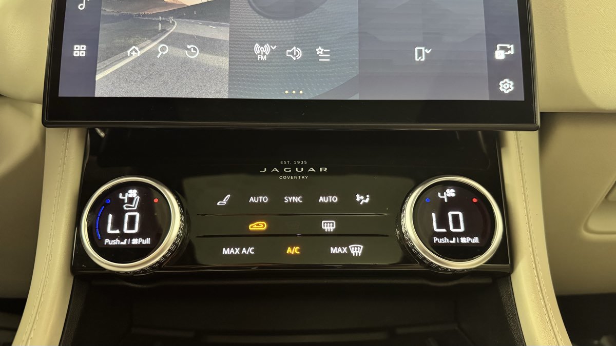 Used 2022 Jaguar F-PACE SVR AWD/4WD image 27