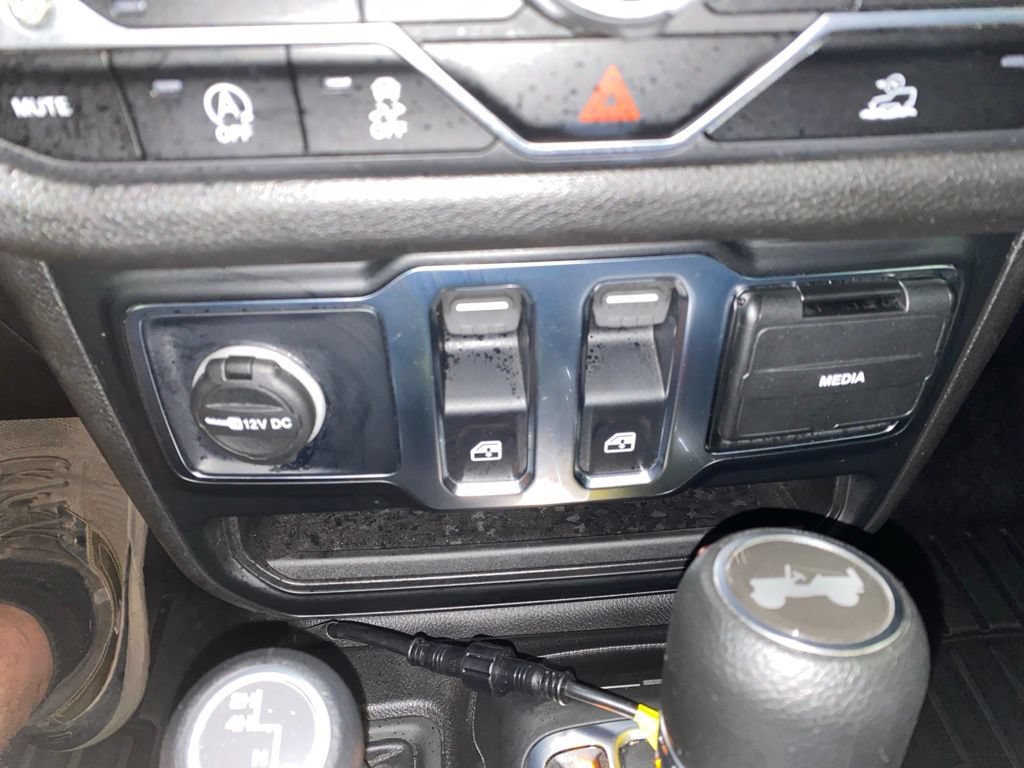 Used 2025 Jeep Wrangler Sport AWD/4WD image 19
