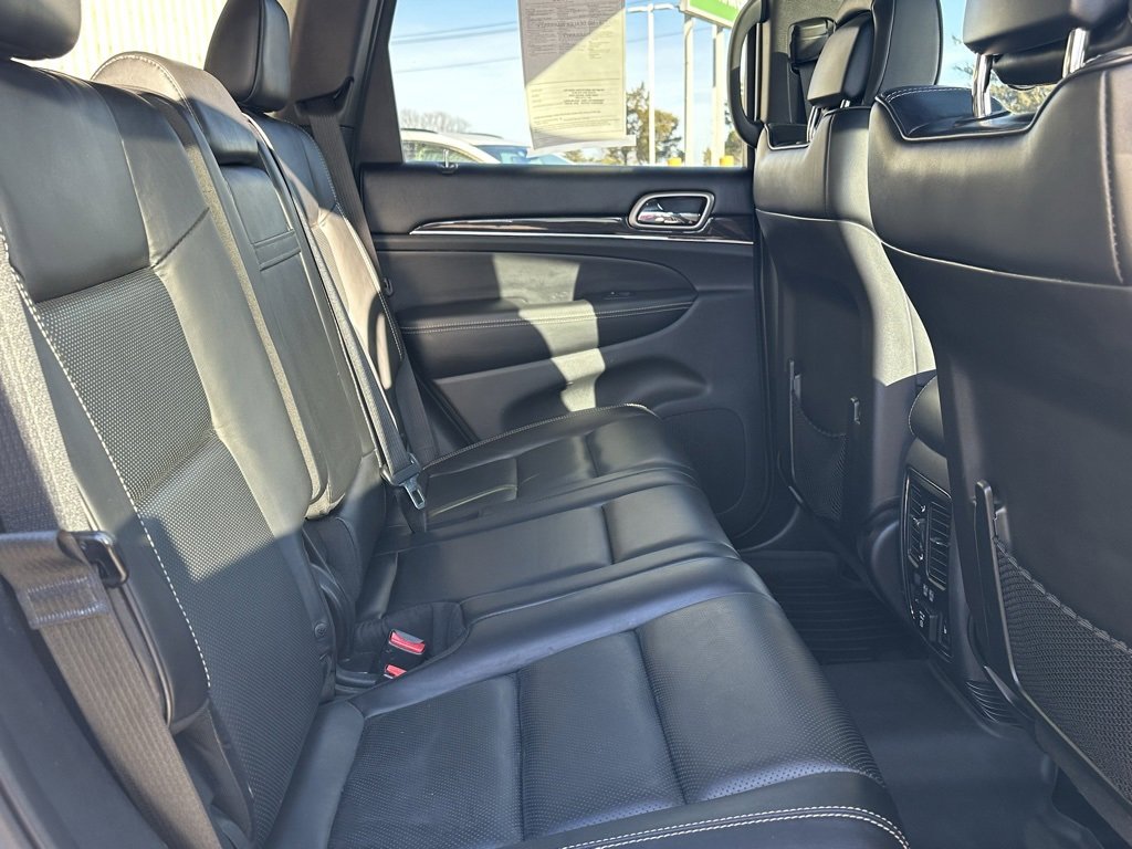 Used 2017 Jeep Grand Cherokee Overland image 16