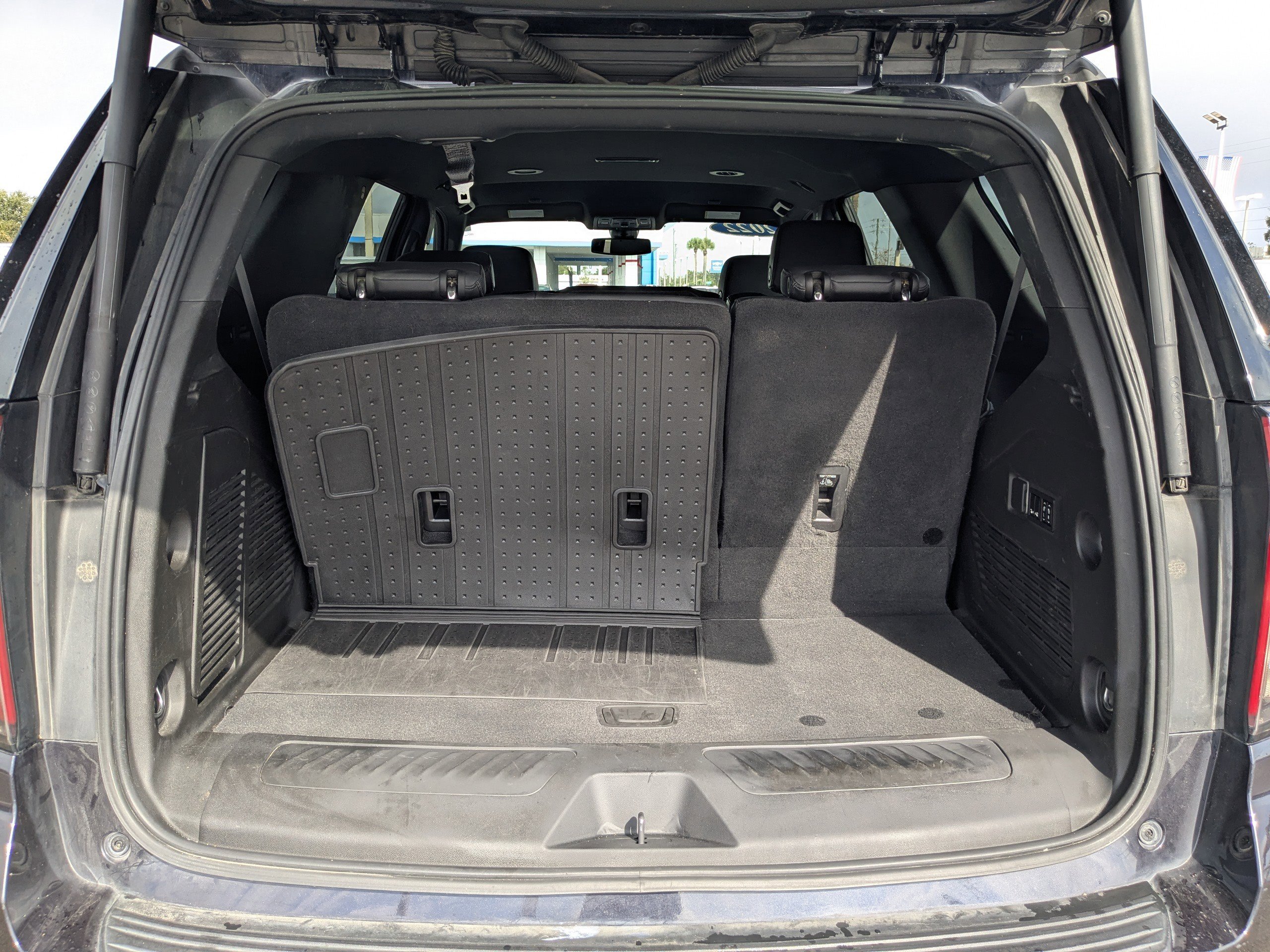 Used 2022 Chevrolet Tahoe LT w/ Luxury Package image 12