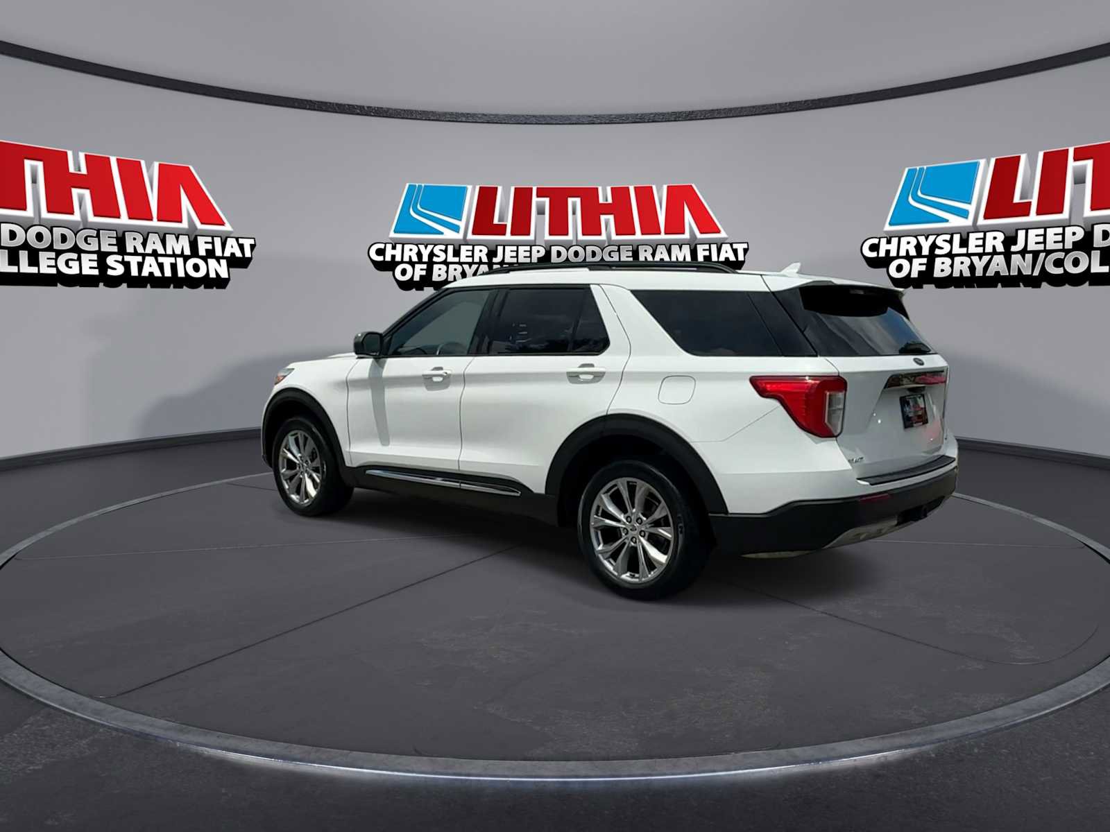Used 2020 Ford Explorer XLT w/ Equipment Group 202A AWD/4WD image 6