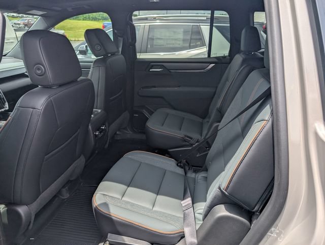New 2026 GMC Acadia AT4 w/ Luxury Package AWD/4WD image 9