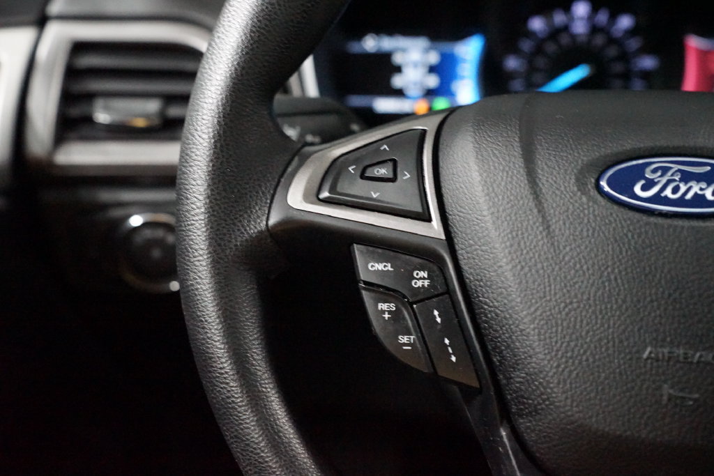 Used 2020 Ford Fusion SE FWD image 14