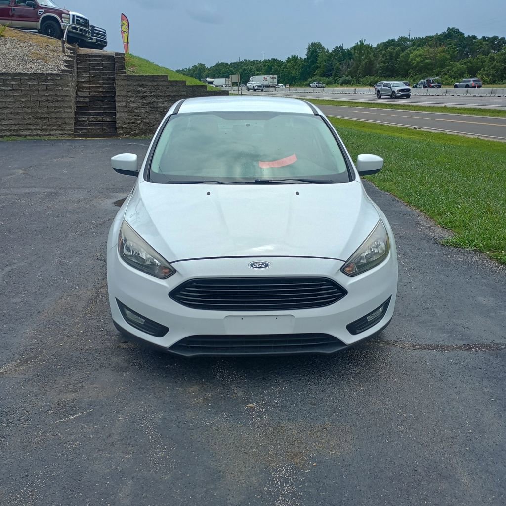 Used 2018 Ford Focus SE w/ SE Appearance Package FWD image 8