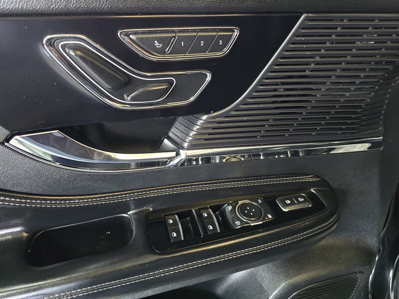 Used 2021 Lincoln Corsair AWD w/ Premium Package image 18
