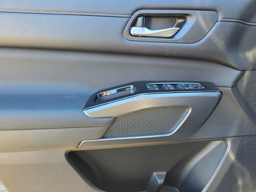 New 2026 Nissan Pathfinder SL image 16