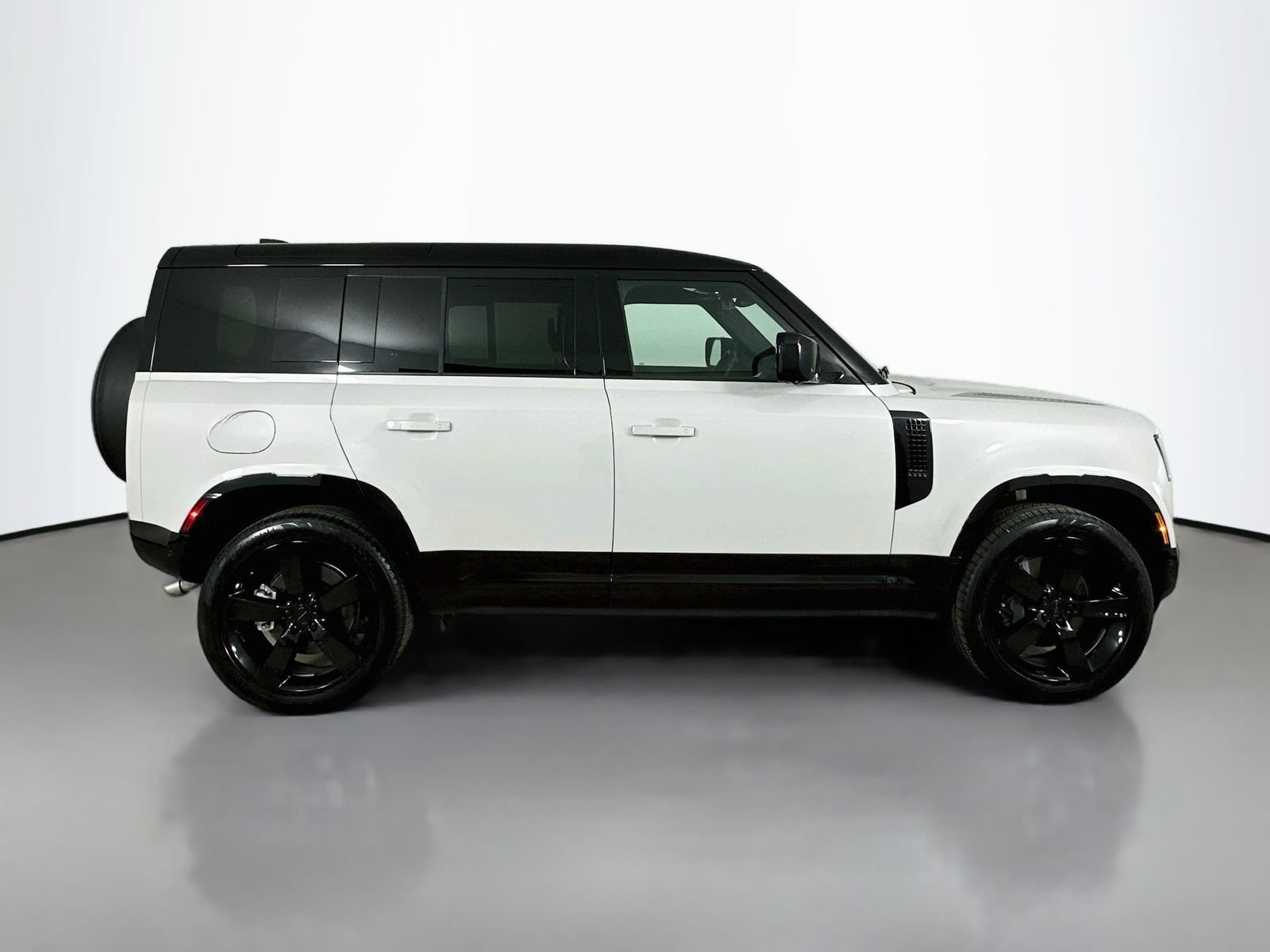 New 2026 Land Rover Defender 110 X-Dynamic SE AWD/4WD image 4