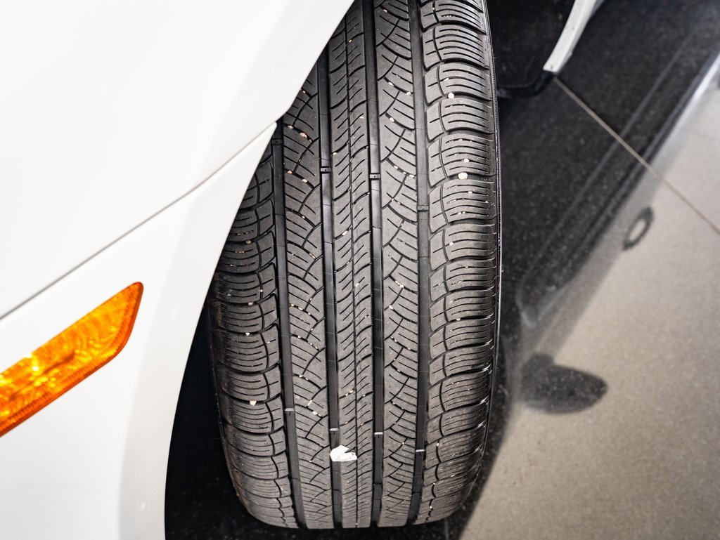 Certified 2024 Porsche Macan image 38