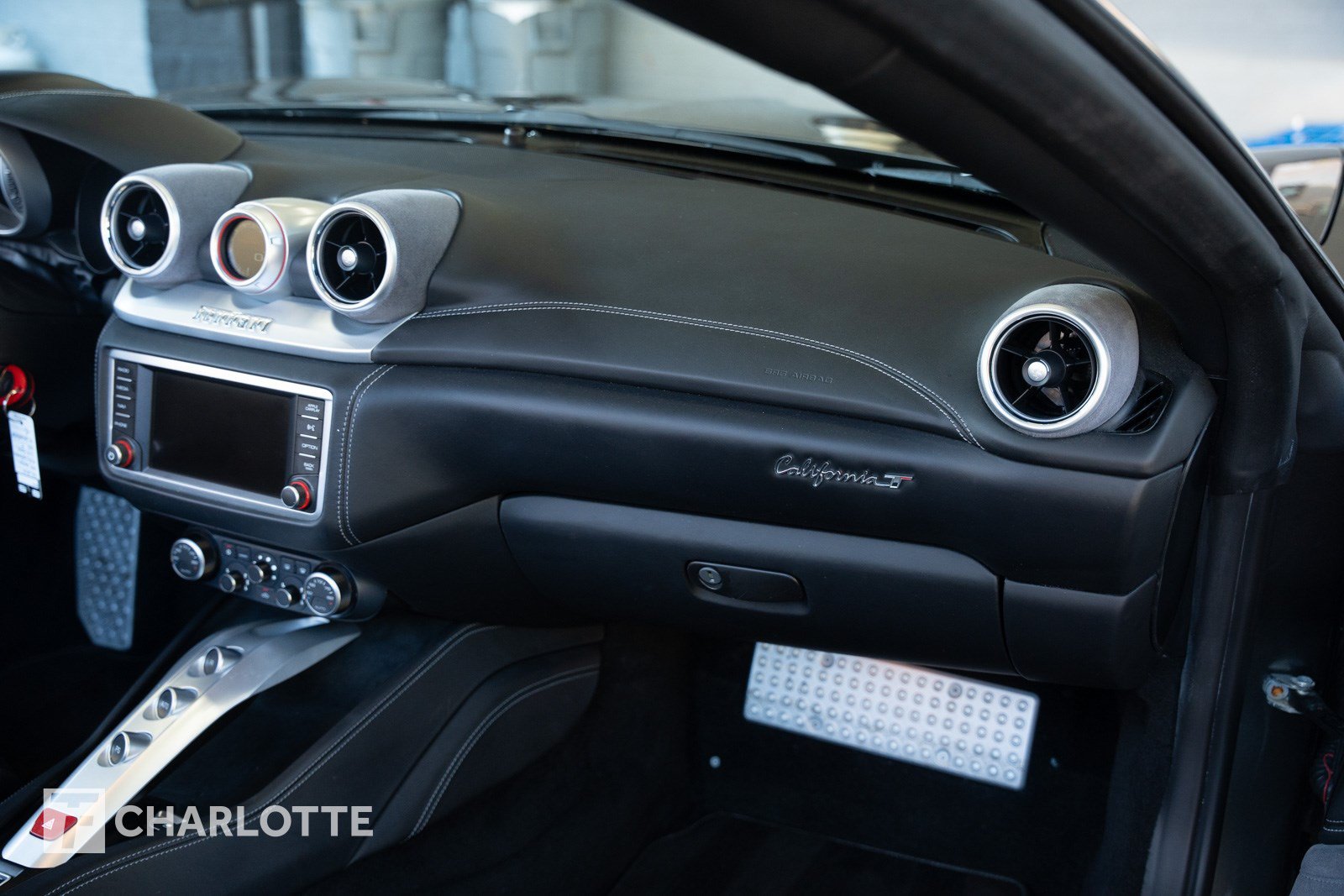 Used 2016 Ferrari California T RWD image 33