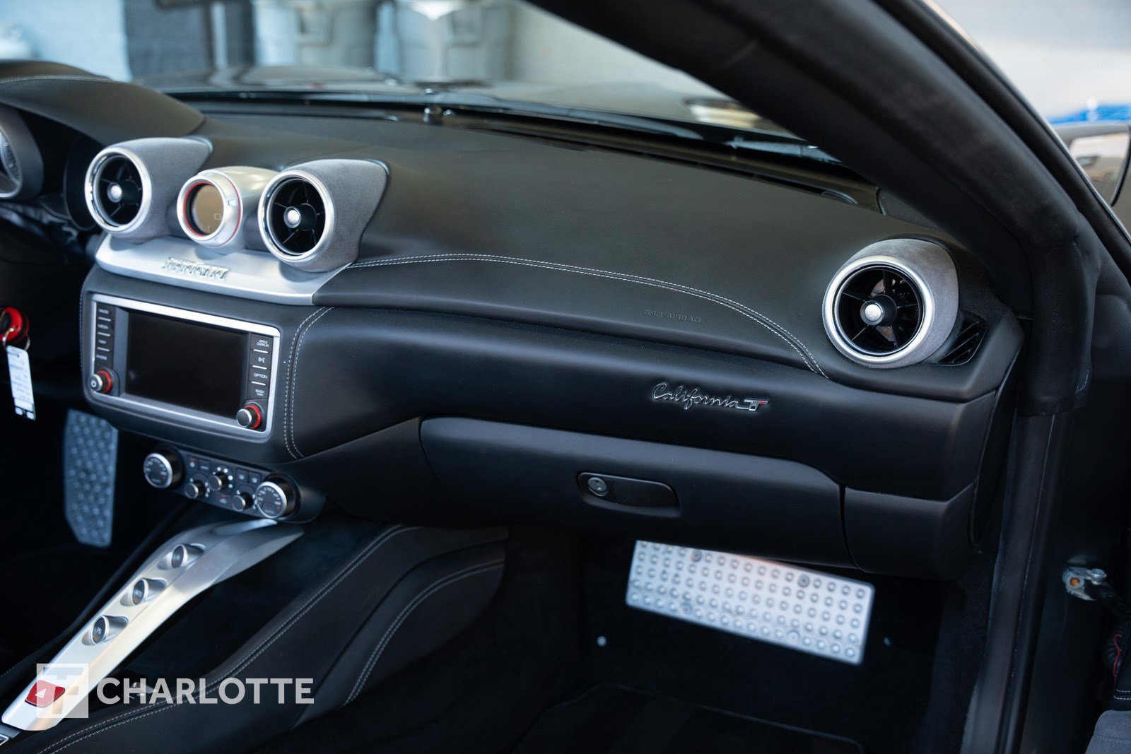 Used 2016 Ferrari California T image 33