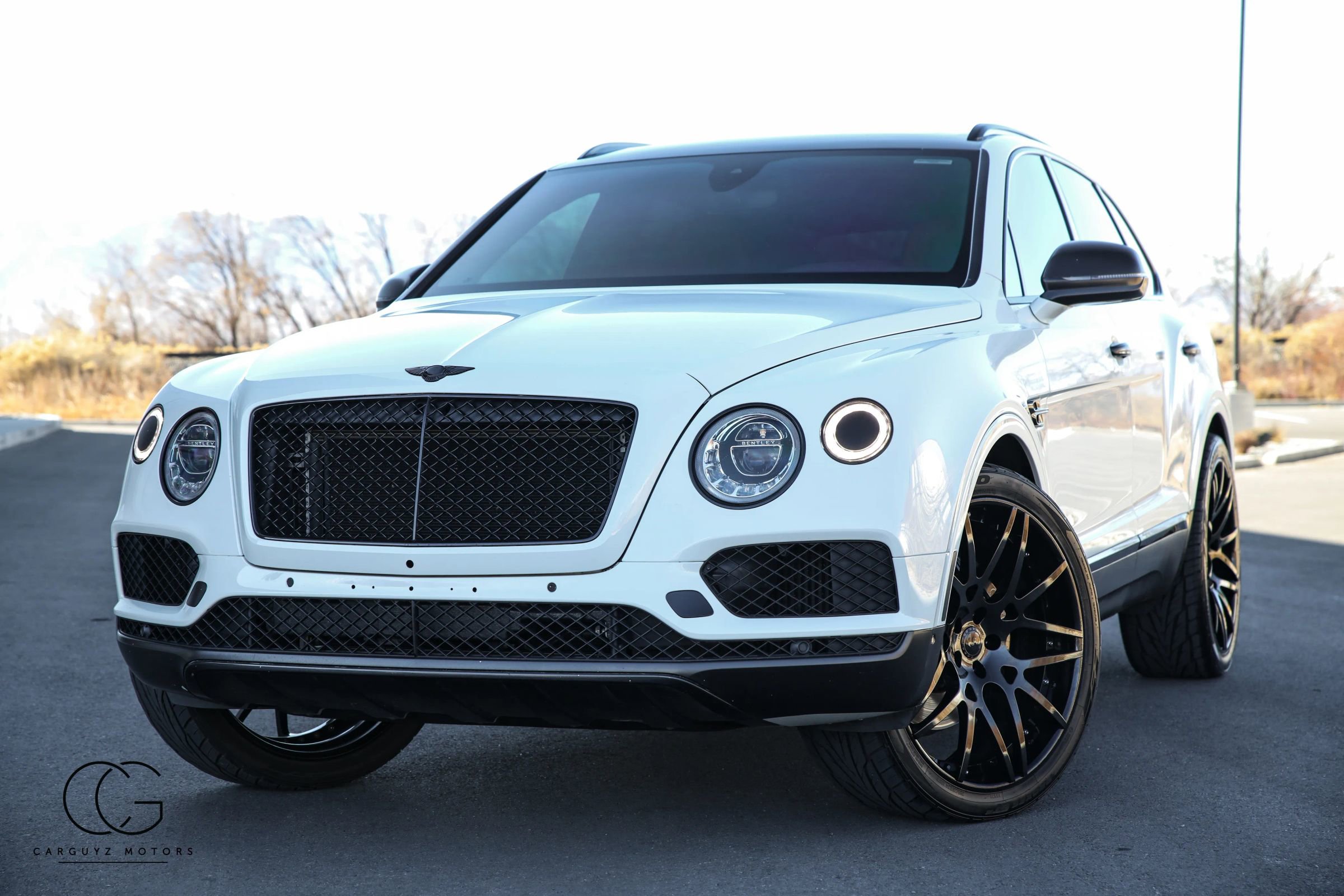 Used 2019 Bentley Bentayga image 2