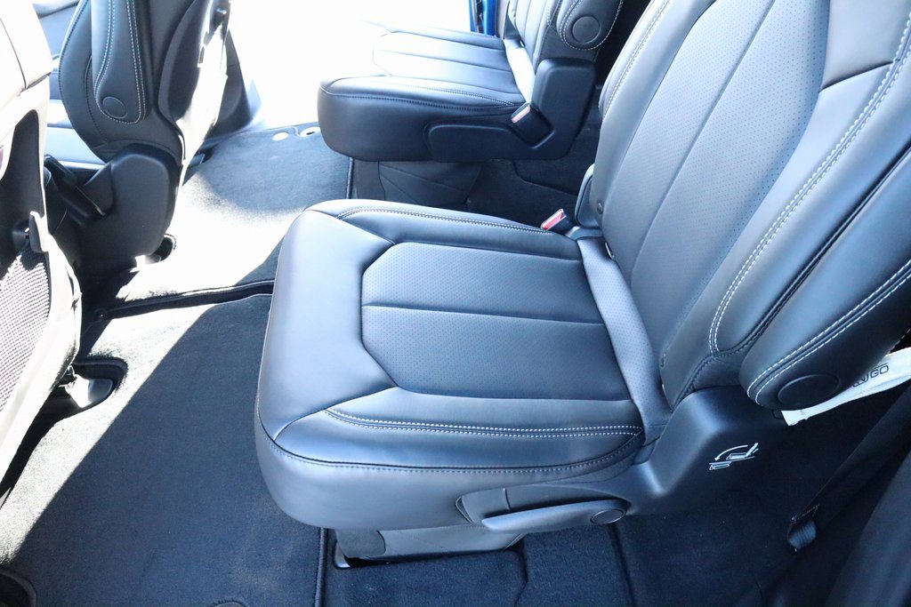 New 2026 Chrysler Pacifica Select image 13