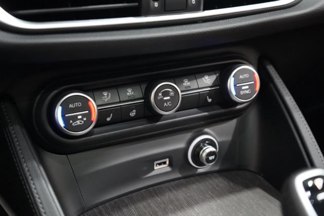 Used 2023 Alfa Romeo Stelvio Ti AWD/4WD image 27