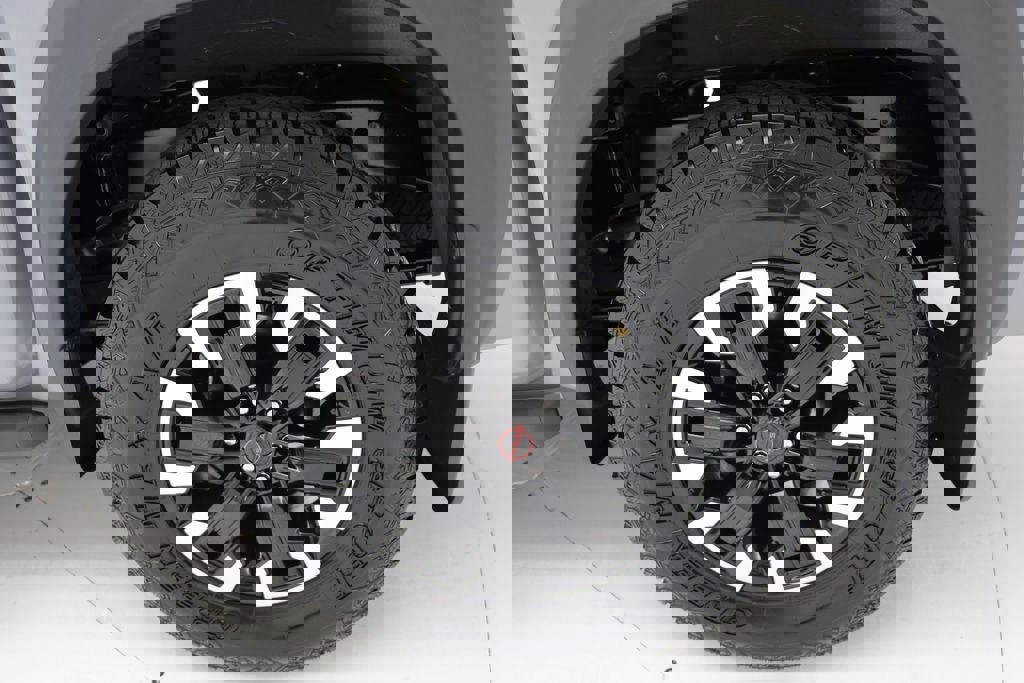 Used 2023 Nissan Frontier PRO-4X w/ Pro Convenience Package image 14