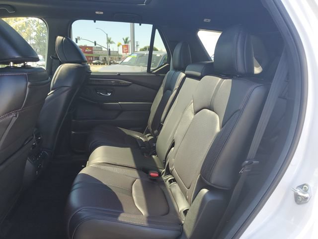 Used 2025 Honda Pilot Black Edition image 13