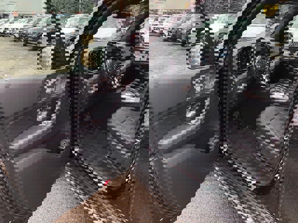 Certified 2022 Mercedes-Benz GLE 350 4MATIC w/ AMG Line Exterior image 10